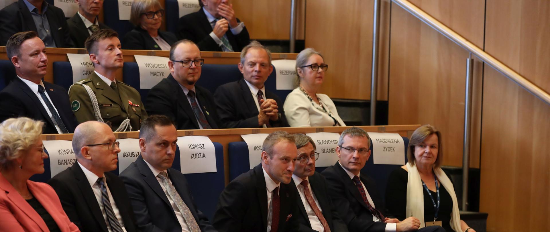 W obchodach jubileuszowych wziął udział Prezes Państwowej Agencji Atomistyki Andrzej Głowacki (pierwszy w drugim rzędzie)