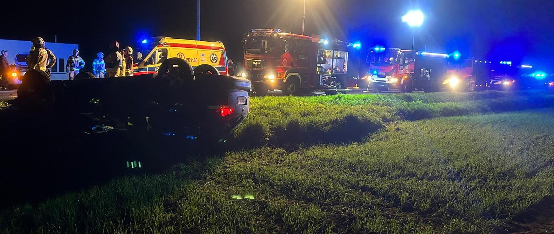 Służby podczas akcji ratowniczej.