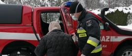 #SzczepimySię: Strażacy z Podkarpacia zapewniają mieszkańcom transport do punktów szczepień