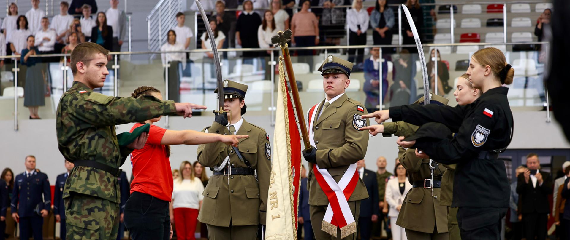 29 maja 2025 roku, Wiceminister Obrony Narodowej Paweł Bejda przebywał z wizytą w Zespole Szkół nr 1 im. Krzysztofa Kamila Baczyńskiego w Sokołowie Podlaskim. Pobyt ministra związany był z udziałem w uroczystości ślubowania nowych uczniów klas Oddziału Przygotowania Wojskowego.