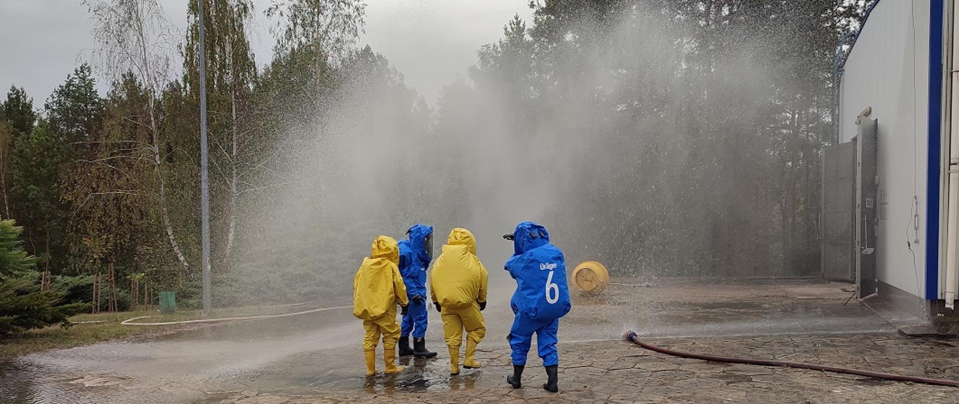 Strażacy podczas ćwiczeń