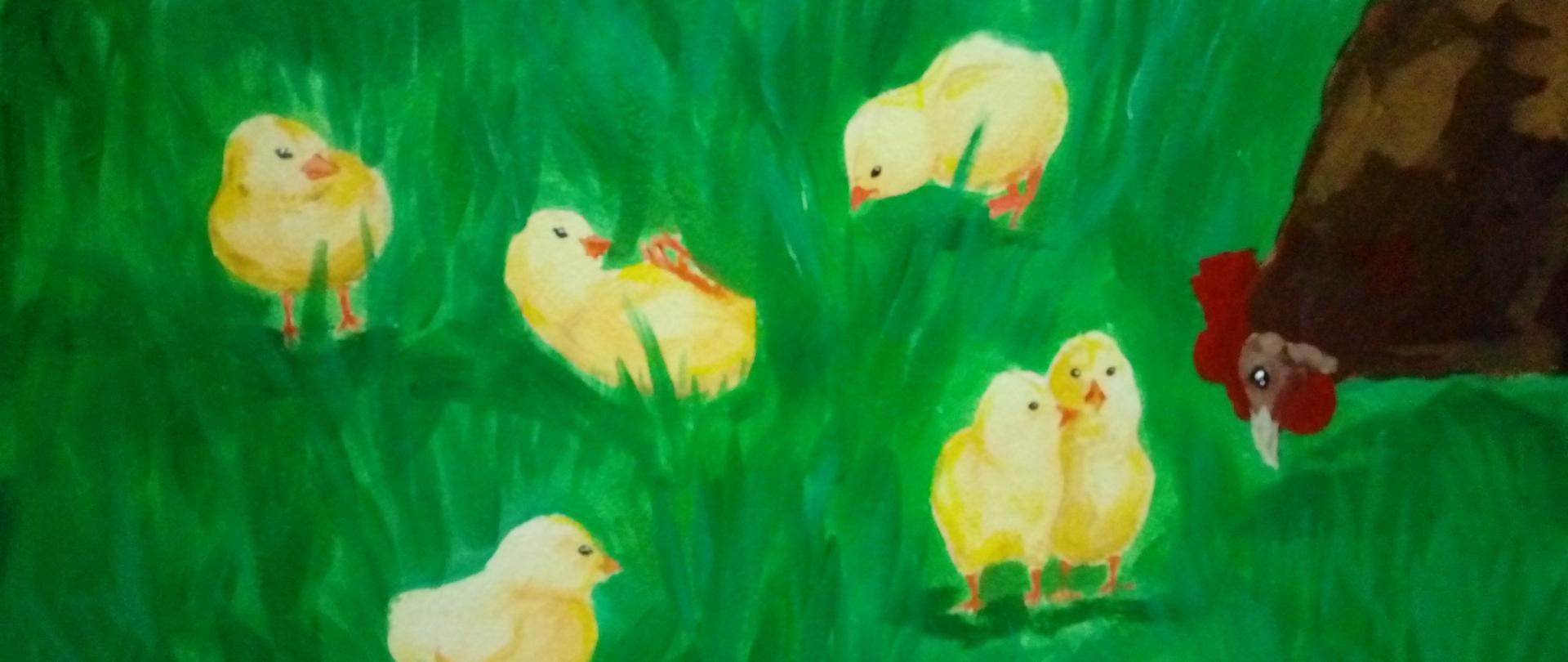 Zdjęcie przedstawia kilka kurcząt oraz kurę na trawie.