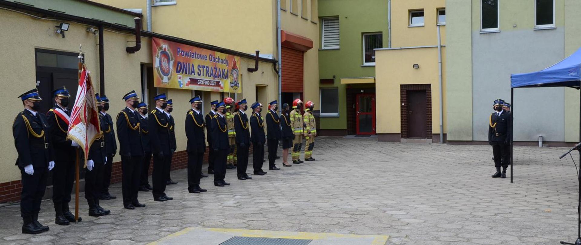 24 maja 2021 roku na placu Komendy Powiatowej PSP w Gryfinie odbył się uroczysty apel z okazji Dnia Strażaka.