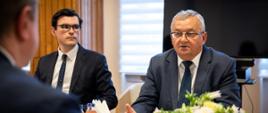 Spotkanie ministra infrastruktury Andrzeja Adamczyka z ambasadorem Ukrainy w Polsce Vasylem Zvarychem