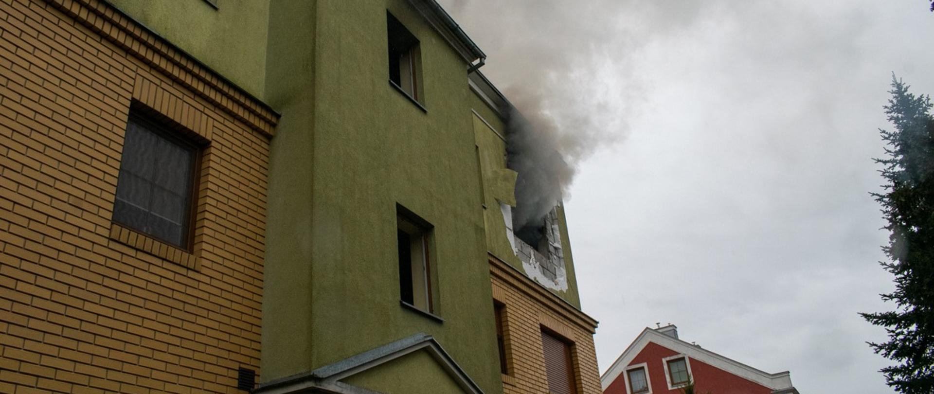 Pożar w mieszkaniu na 2 piętrze 