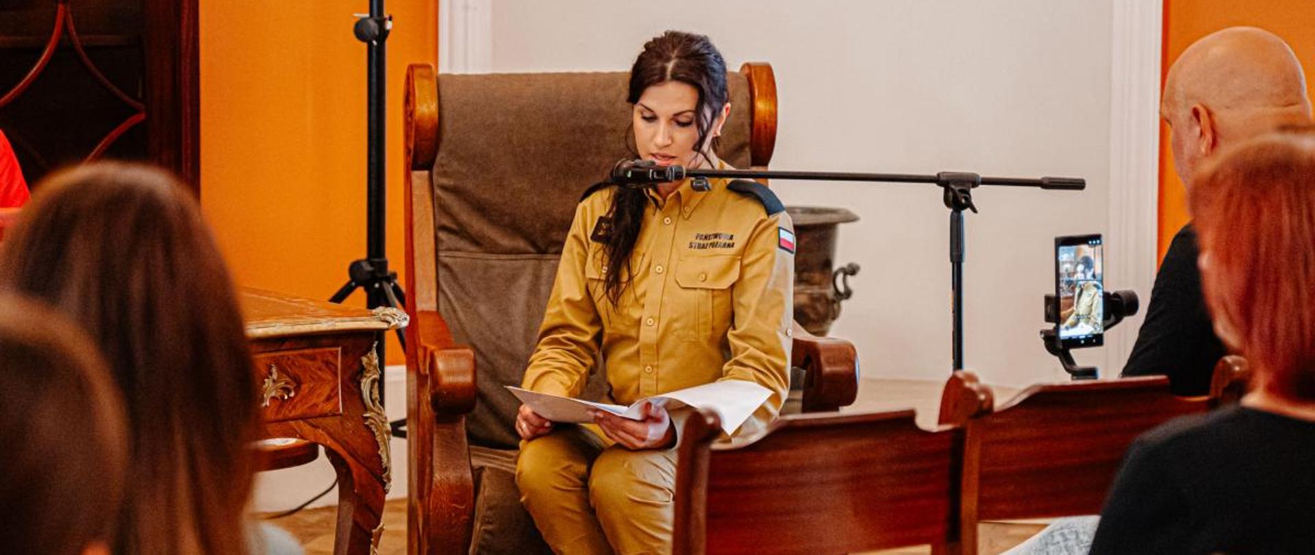 Reprezentacja Komendy Miejskie PSP na Narodowym Czytaniu 