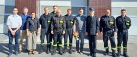 Delegacja przed budynkiem KP PSP Kępno