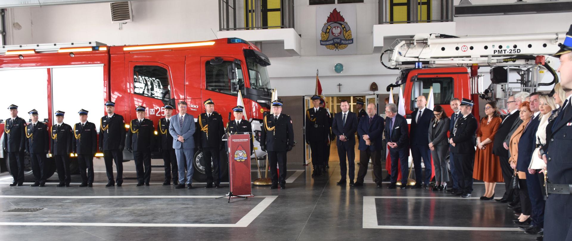 Wręczenie promes na zakup samochodów ratowniczo-gaśniczych dla jednostek Ochotniczych Straży Pożarnych