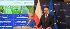 Na zdjęciu od lewej: Ministra klimatu i środowiska Paulina Hennig-Kloska i Robert Gajda, zastępca prezesa zarządu NFOŚiGW podczas konferencji prasowej nt. pakietu 9 działań wzmacniających bezpieczeństwo klimatyczne Polski, która odbyła się 24 czerwca 2026 r. w Warszawie