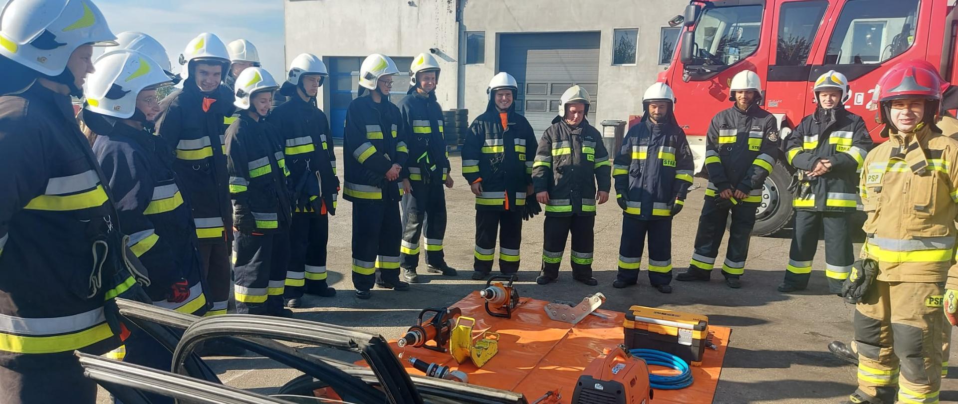 Na zdjęciu uczestnicy szkolenia podczas ćwiczeń