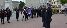 Uroczysty apel z okazji Dnia Strażaka i przekazania samochodów pożarniczych