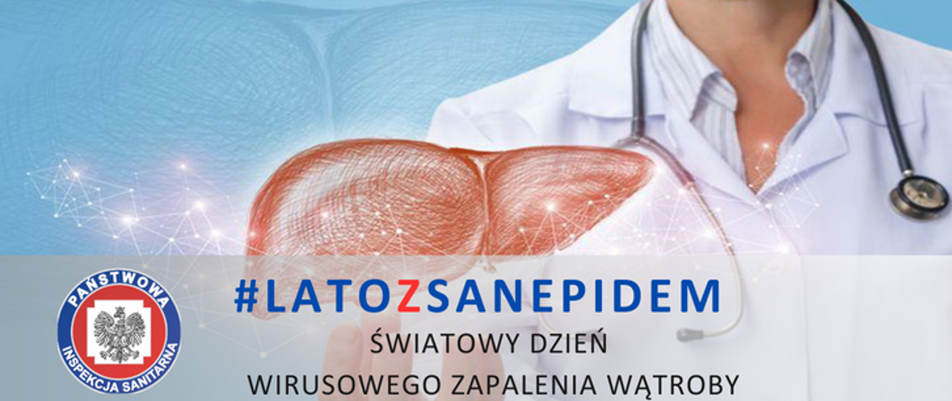 W tle zdjęcia po prawej stronie widoczna postać a kitlu, na środku zdjęcia widoczna wątroba. W dolnym lewym rogu logo Inspekcji Sanitarnej a dalej napis #latozsanepidem Światowy Dzień Wirusowego Zapalenia Wątroby