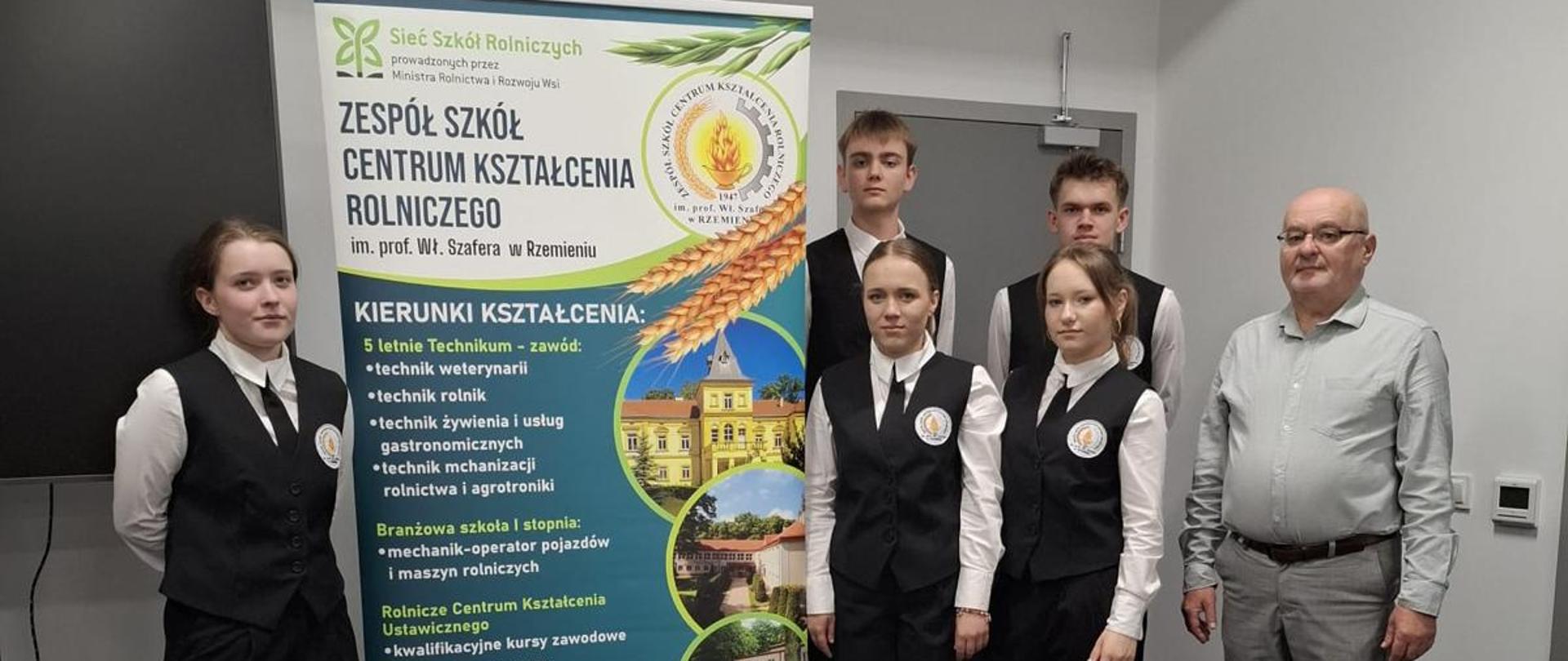 Uczniowie naszej szkoły podczas IX Dni Seniora w Mielcu