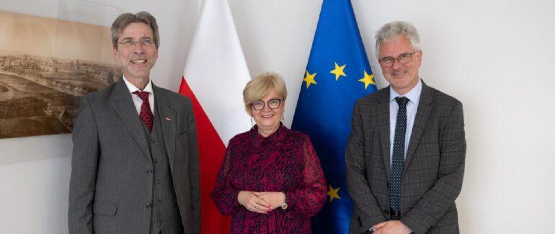 Wojewoda podkarpacki Teresa Kubas-Hul, ambasador Republiki Austrii Andreas Stadler oraz konsul generalnym Austrii w Krakowie Martin Gärtner. Wizyta miała charakter kurtuazyjny. 