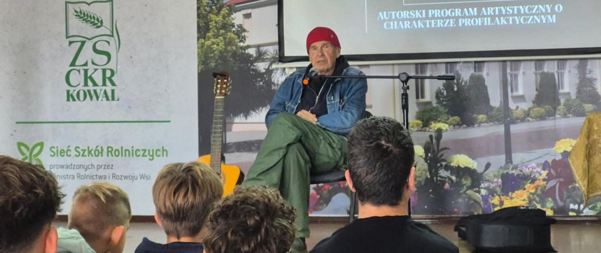 Na zdjęciu widać aktora - Lecha Dyblika.