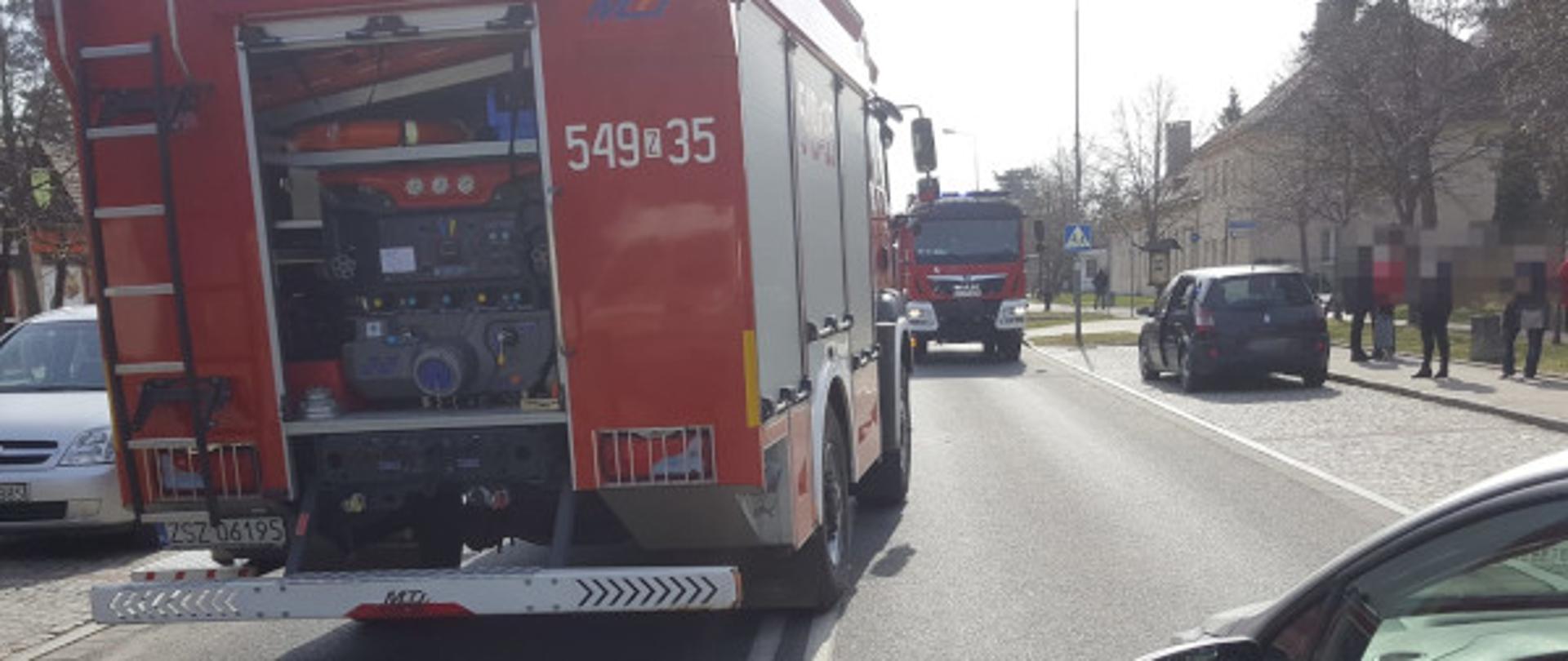 Udzielanie pomocy przedmedycznej osobie potrąconej przez pojazd.