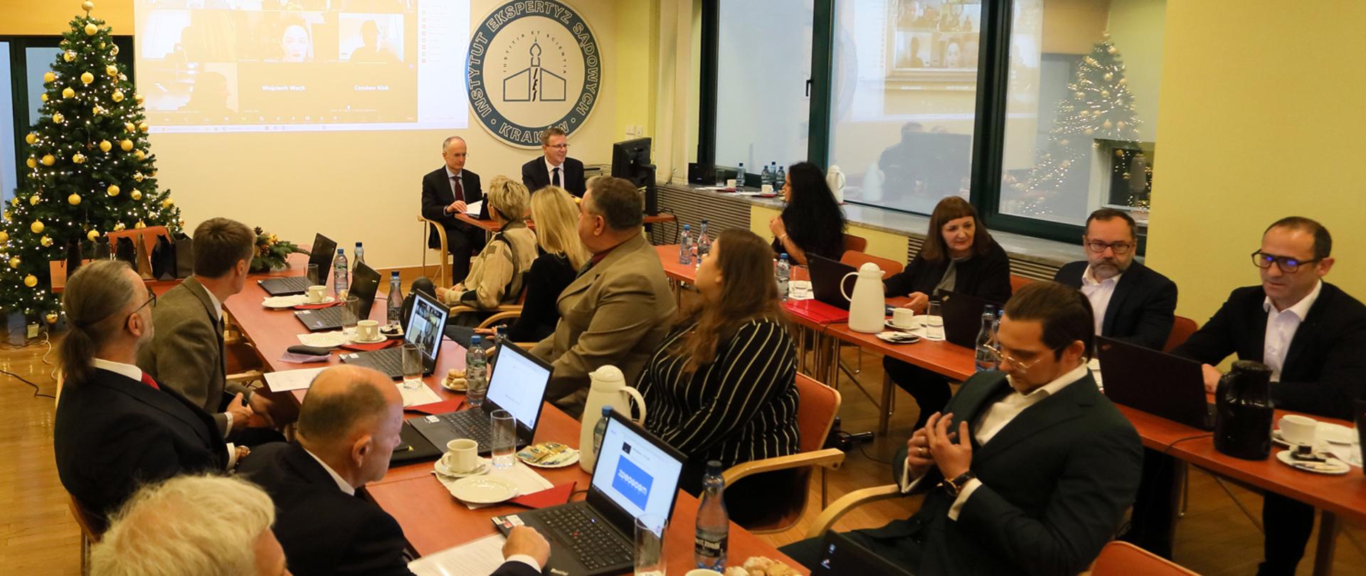 Zaprzysiężenie nowych biegłych IES 