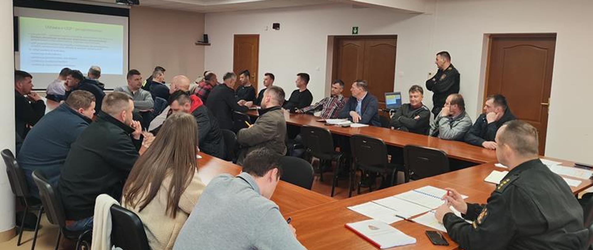 Narada służbowa z przedstawicielami ochotniczych straży pożarnych włączonych do krajowego systemu ratowniczo-gaśniczego z terenu powiatu staszowskiego 