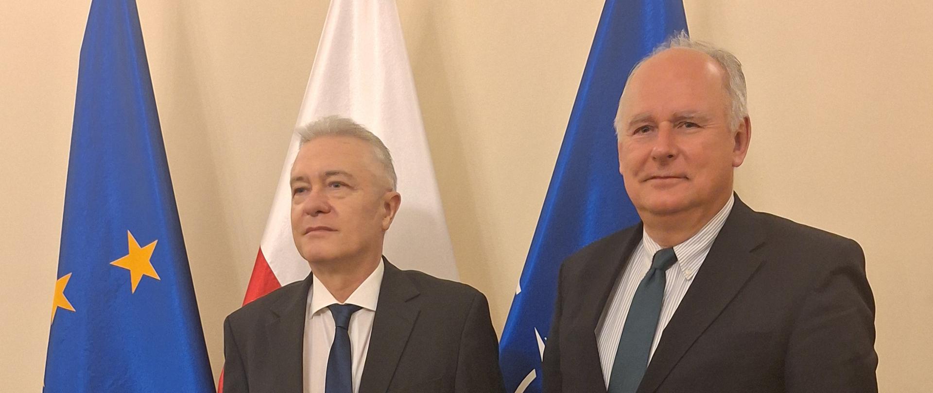 W dniu 16 czerwca br., Sekretarz Stanu w MON, Paweł Zalewski spotkał się z Szefem Kncelarii Prezydenta Rumunii, Szefem Departamentu Bezpieczeństwa Narodowego, Panem Cristianem Diaconescu. Spotkanie odbyło się na prośbę strony rumuńskiej, na marginesie udziału Pana Diaconescu w Forum Bezpieczeństwa Europy Środkowej i Wschodniej, organizowanym w Warszawie.