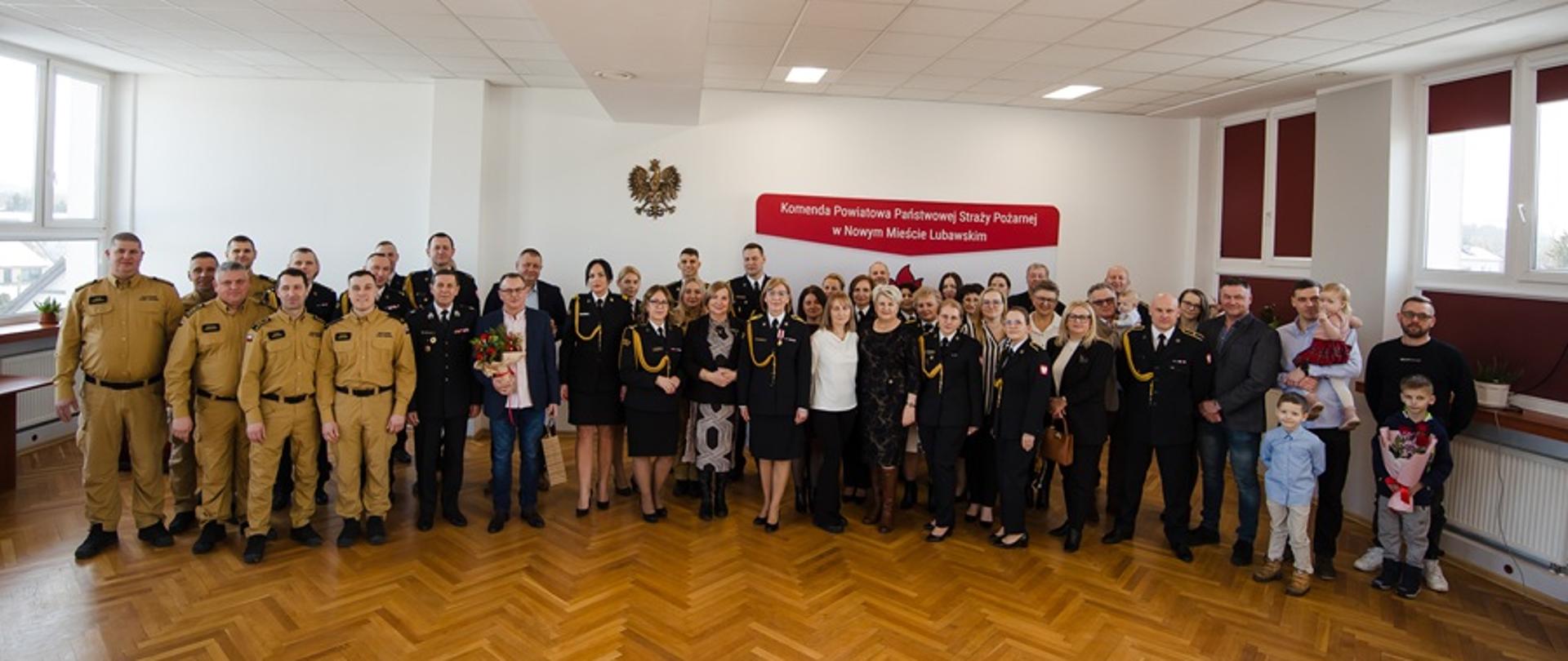 Uroczysta zbiórka z okazji przejścia na zaopatrzenie emerytalne st. ogn. Beaty Fonderskiej Głównej Księgowej KP PSP w Nowym Mieście Lubawskim