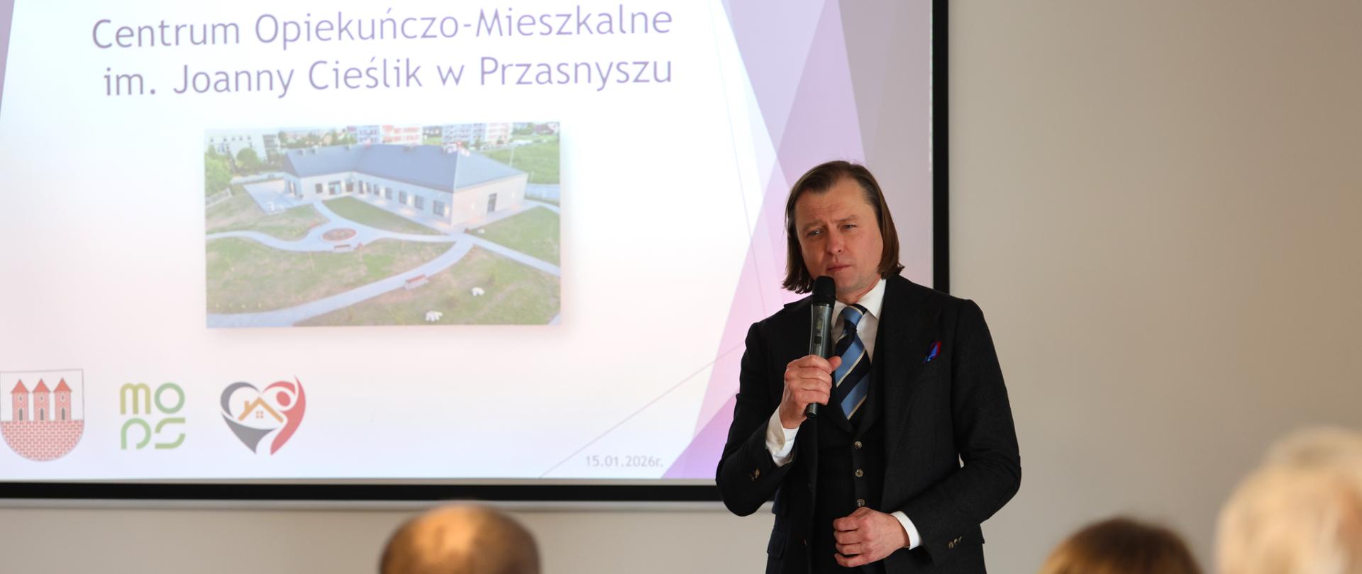 Na zdjęciu widać mężczyznę