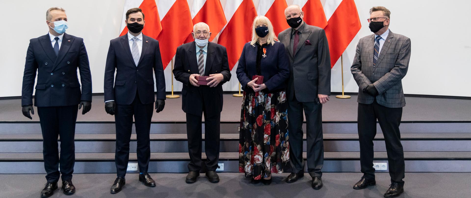 Wspólne zdjęcie z odznaczonymi.