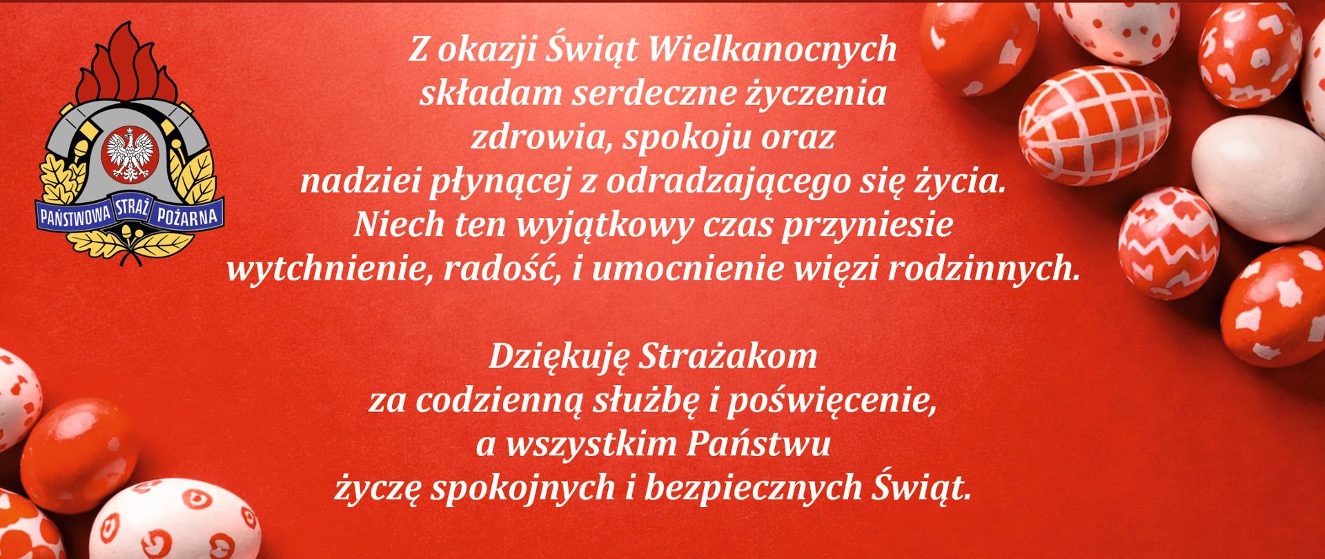 Zdjęcie przedstawia kartkę z życzeniami. W lewej, górnej części znajduje się logo Państwowej Straży Pożarnej. W lewej, dolnej oraz prawej, górnej widnieją biało-czerwone pisanki w różne wzory.