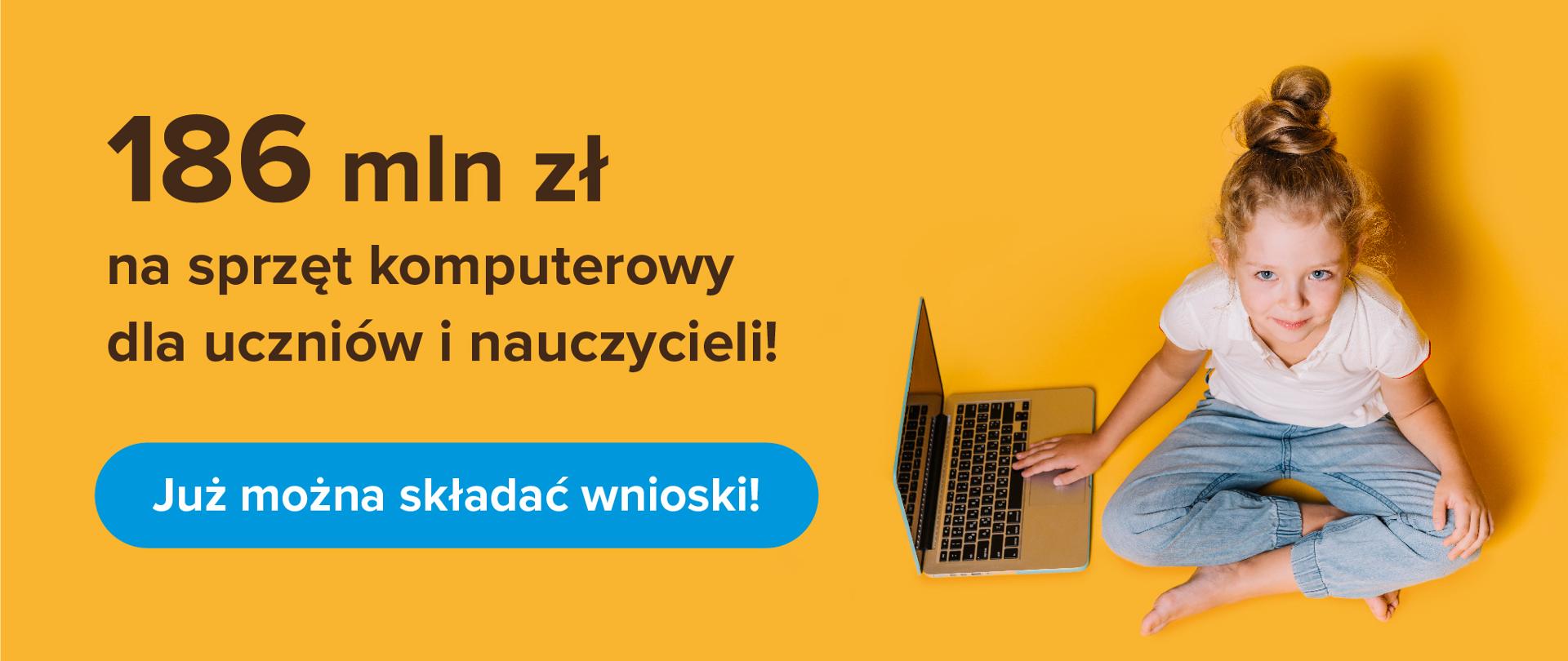 Dziewczynka siedzi z laptopem na żółtym tle. Po lewej stronie napis: 186 mln zł na sprzęt komputerowy dla uczniów i nauczycieli! Już można składać wnioski!