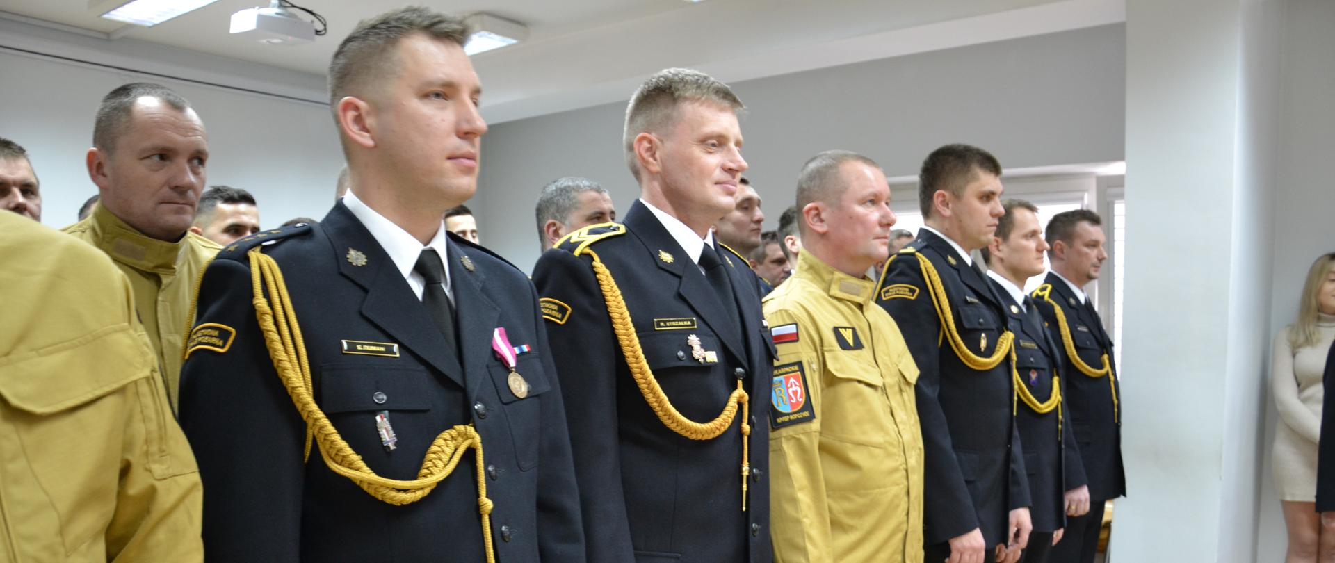 Awansowani strażacy