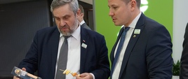 Minister J.K. Ardanowski i minister rolnictwa Litwy G. Surplys na litewskim stoisku