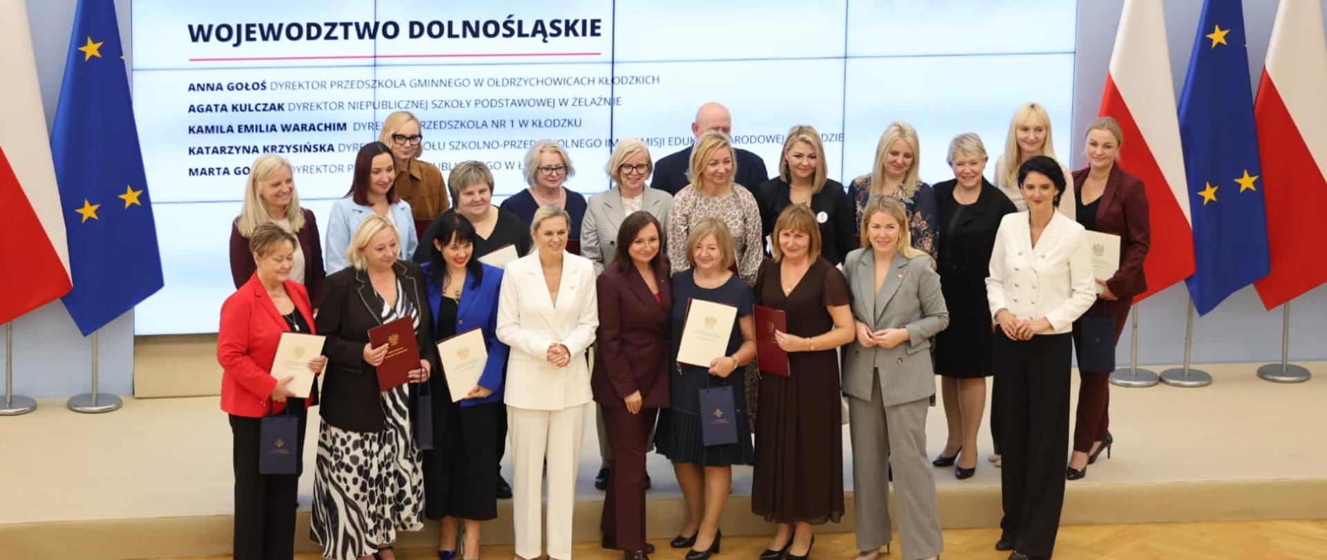 18 dolnośląskich dyrektorów odznaczonych przez MEN