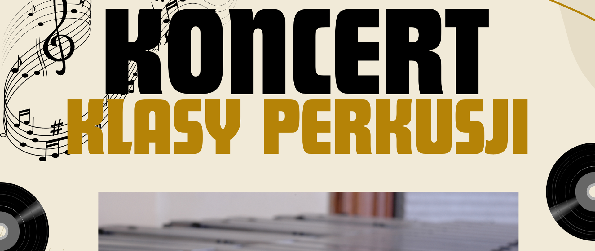 Plakat tło jasnokremowe W lewym górnym rogu czarny logo szkoły muzycznej w Nysie według ustalonego znaku na tle plakatu randomowo pięciolinie z kluczami wiolinowymi i naniesionymi nutami pofalowane sprawy i z lewej strony widoczne fragmenty płyt winylowych od góry napis koncert klasy perkusji pośrodku zdjęcie Real foto wibrafonu srebrne szczotki poniżej w beżowych prostokątach 5 czerwca 2024 godzina 16:20 poniżej Państwowa Szkoła Zdrowia pierwszego i drugiego stopnia imienia Witolda Lutosławskiego w Nysie sala koncertowa
