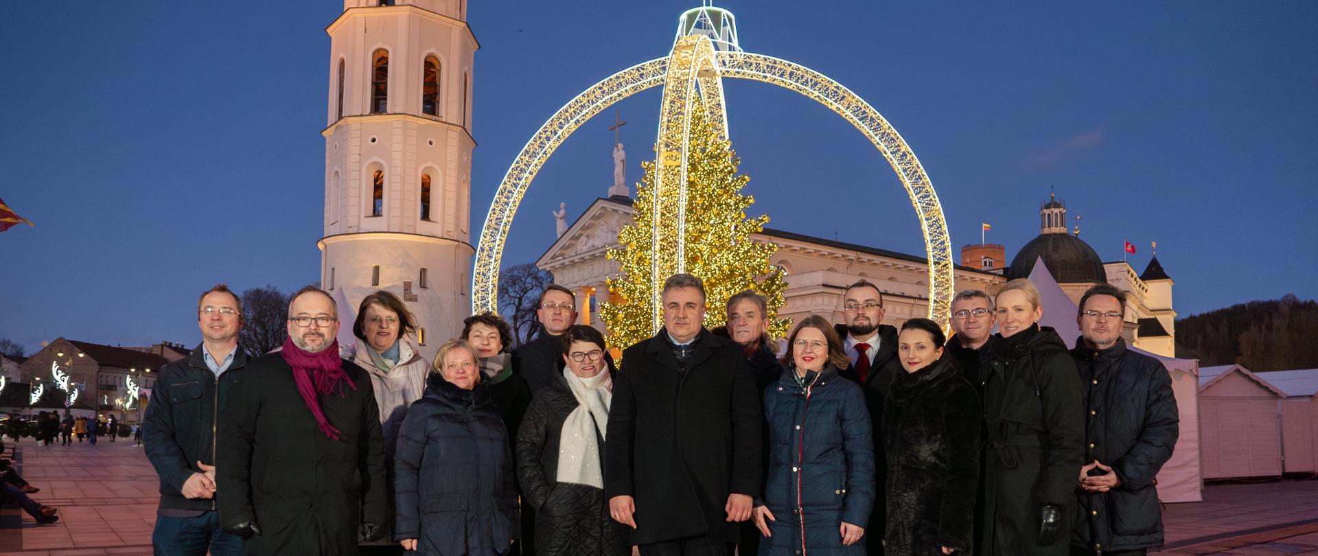 Pracownicy Ambasady i Instytutu Polskiego w Wilnie