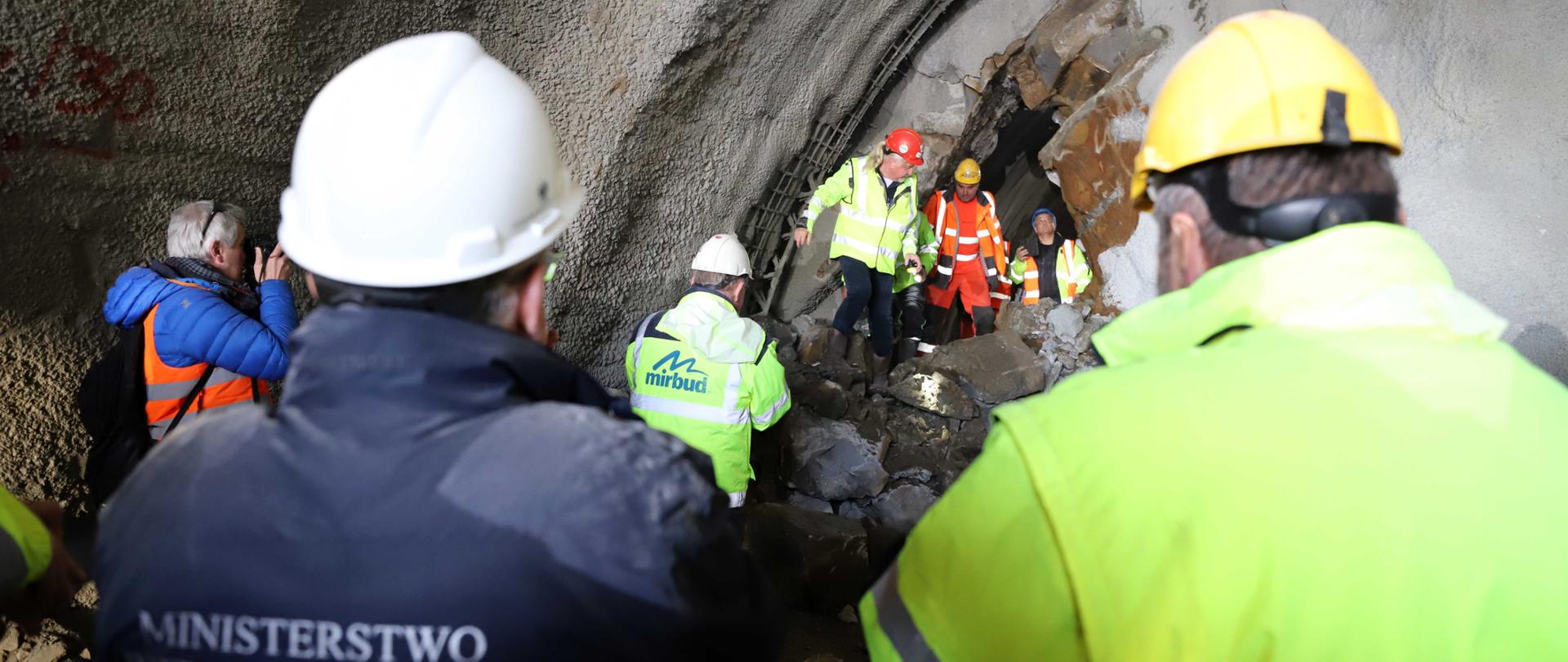 22 listopada 2022 r. została przebita druga nawa tunelu drążonego w masywie Baraniej Góry, w ciągu budowanej drogi ekspresowej S1 na odcinku Przybędza - Milówka