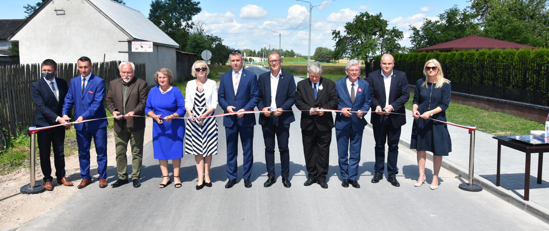 Otwarcie drogi w powiecie białobrzeskim wyremontowanej w ramach Funduszu Dróg Samorządowych