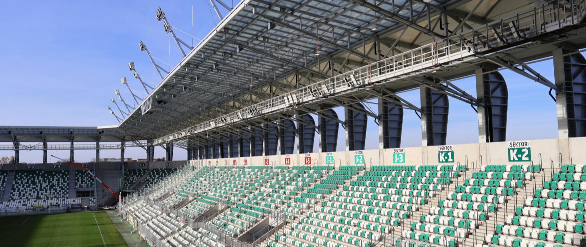 Stadion im. Braci Czachorów w Radomiu - widok na trybuny wschodnią i zachodnią stadionu piłkarskiego Radomskiego Centrum Sportu, dopuszczone do użytkowania decyzją nadzoru budowlanego