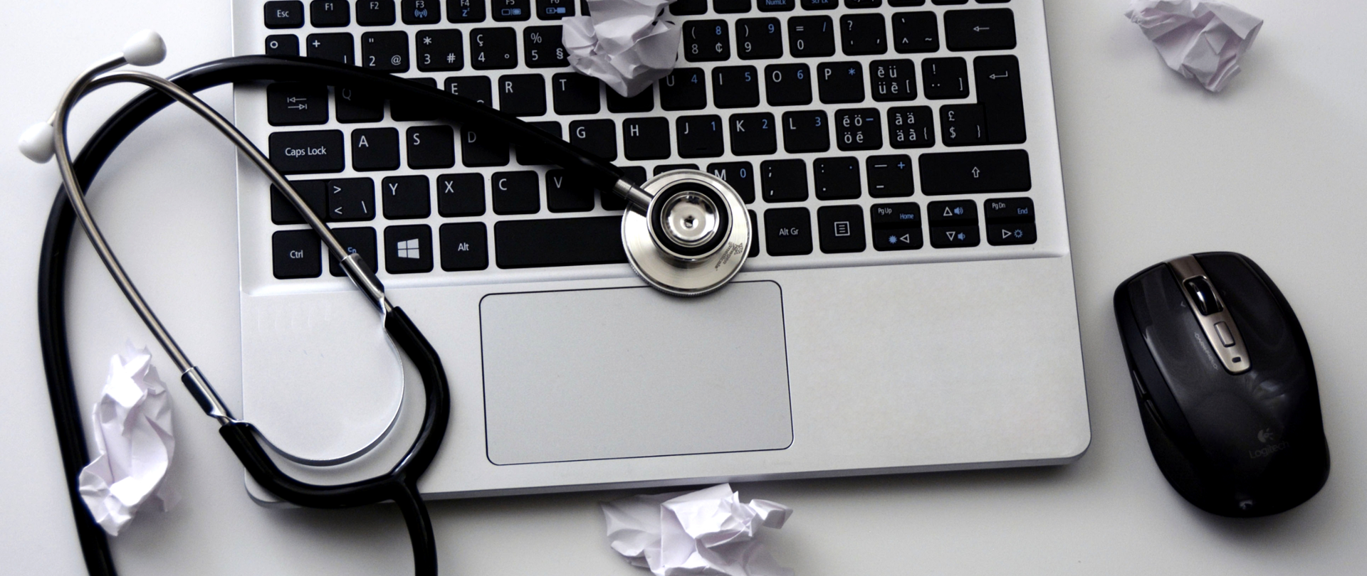 Stetoskop na klawiaturze
