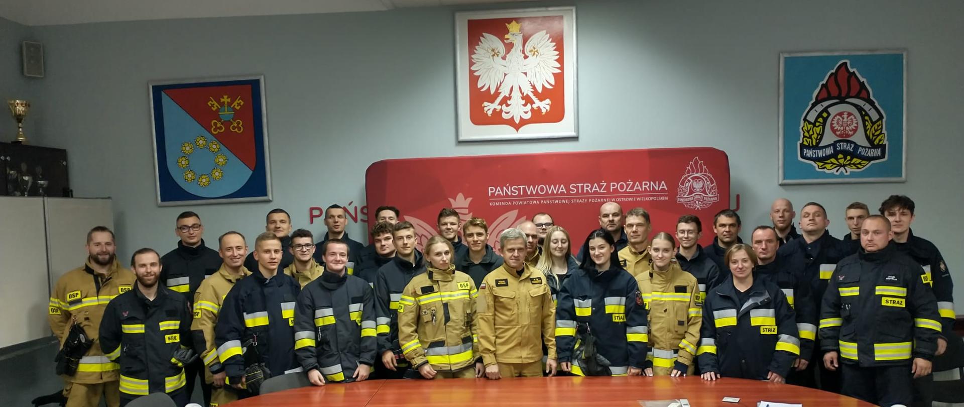 Kursanci po egzaminie.