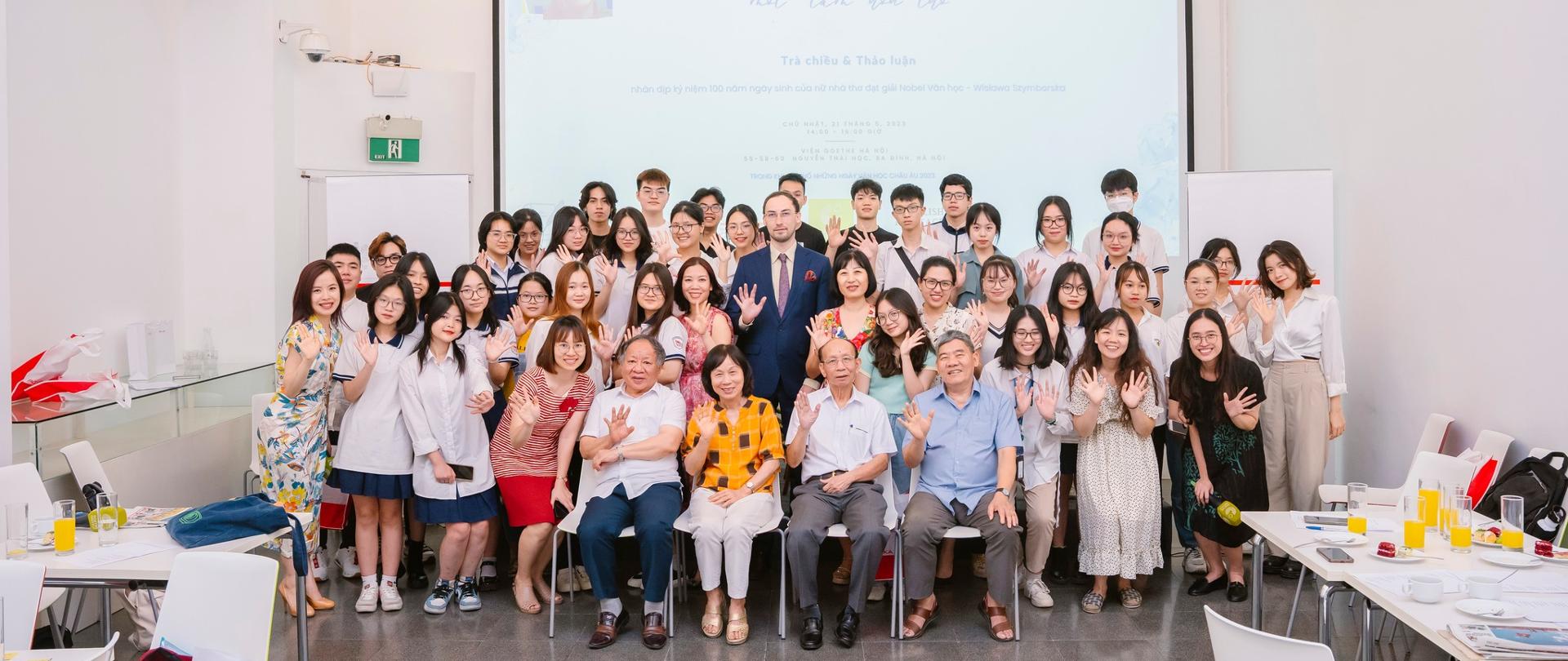 Tọa đàm thơ (Ảnh: Đại sứ quán CH Ba Lan tại Hà Nội)