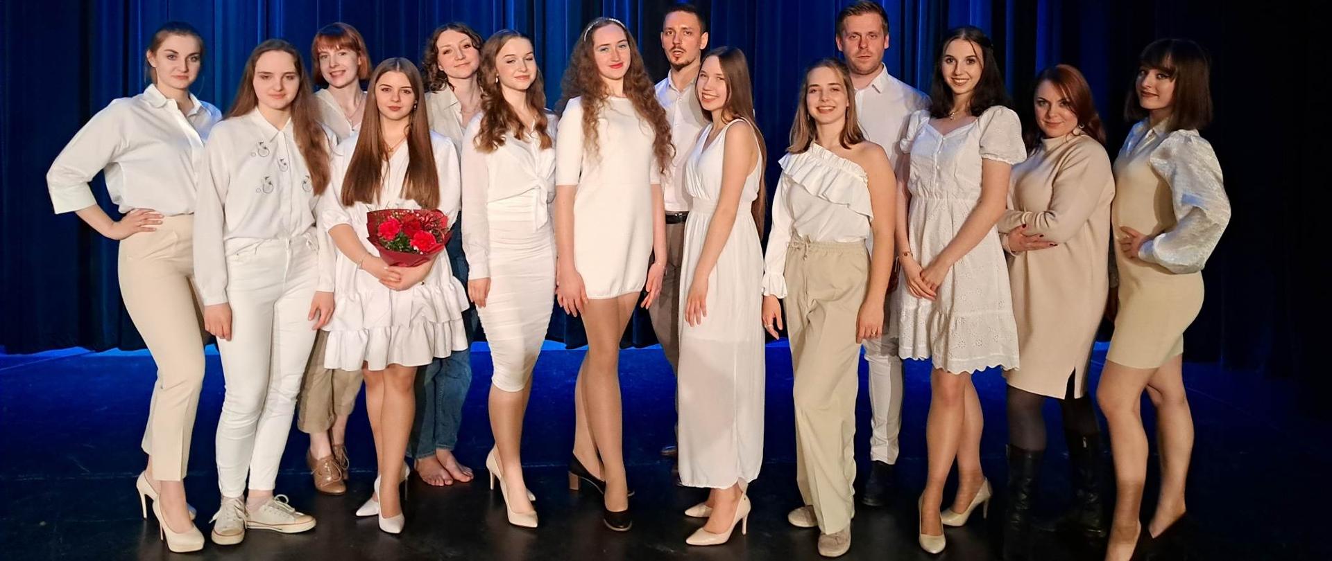 Wykonawcy koncertu Wieczór Psalmów na scenie MDK Bojków