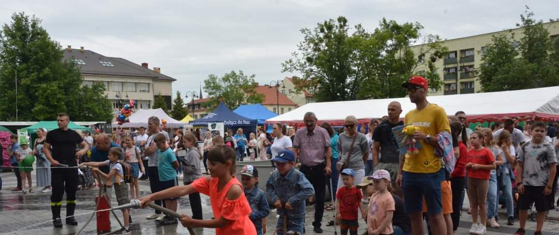 Festyny rodzinne 2023, grupowe zdjęcie z imprezy