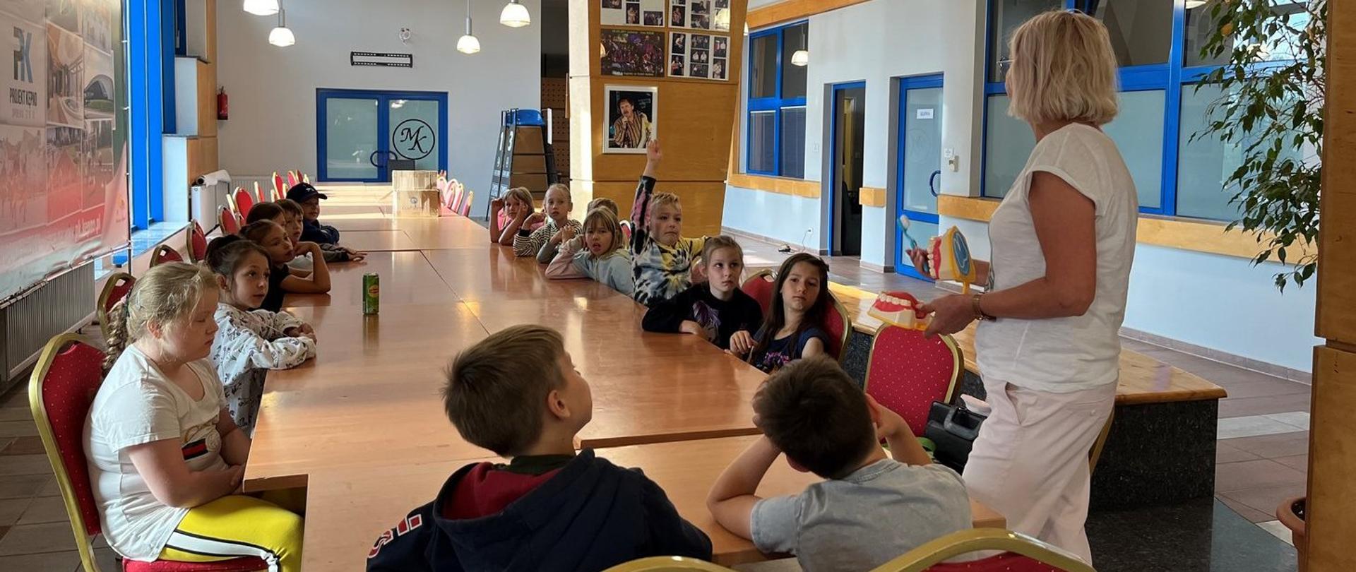 półkolonie w Kępnie hala widowiskowo-sportowa