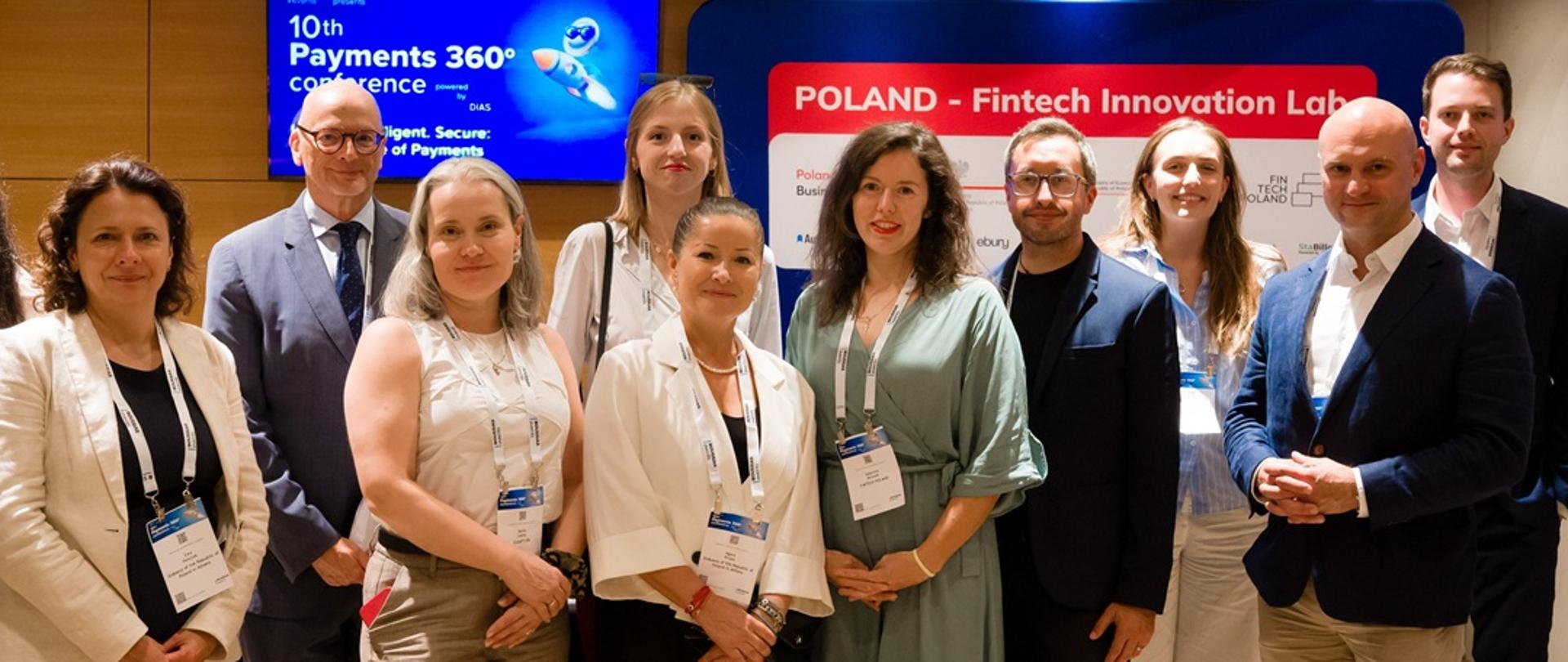 Poland_Fintech_Innovation_Lab family photo