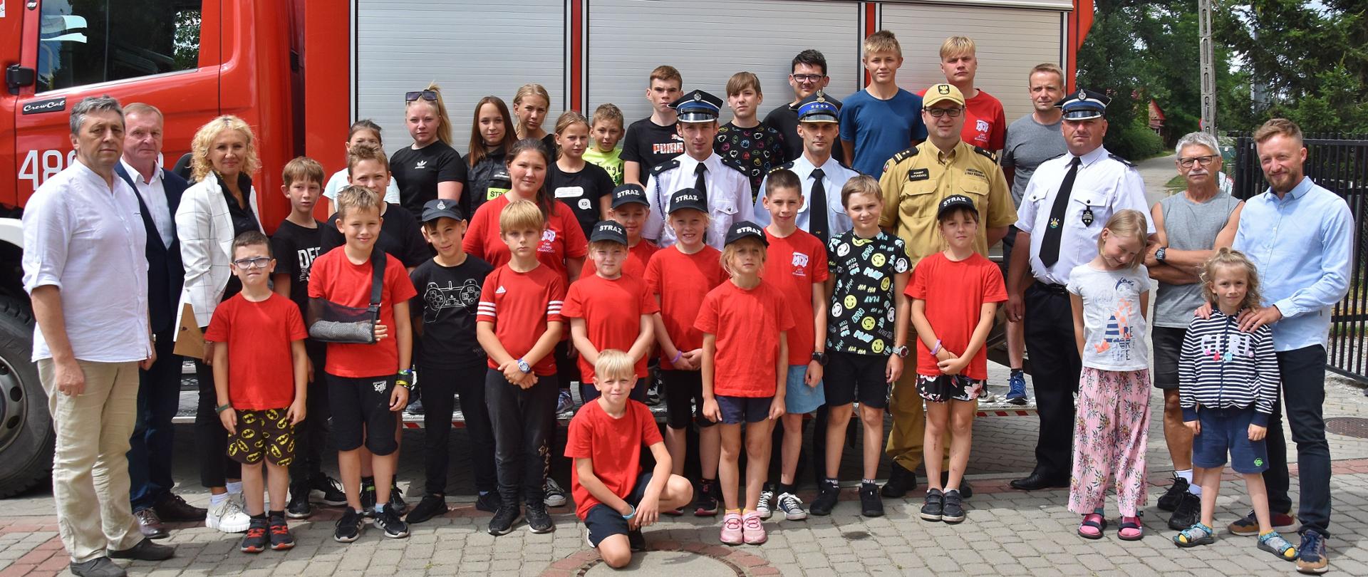 Zdjęcie grupowe uczestników obozu MDP