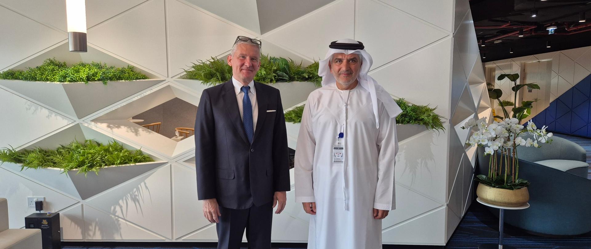 Charge d'affaires Grzegorz Gawin z Rashed Abdulkarim Al Blooshim, CEO ADGM’s Registration Authority standing next to each other in hotel lobby