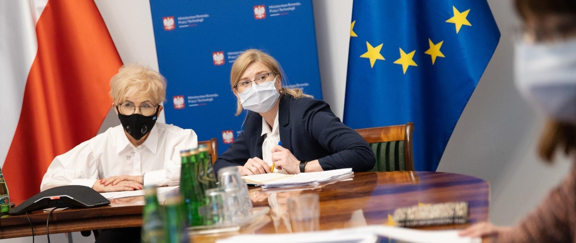 Wiceminister Iwona Michałek podczas konsultacji KPO