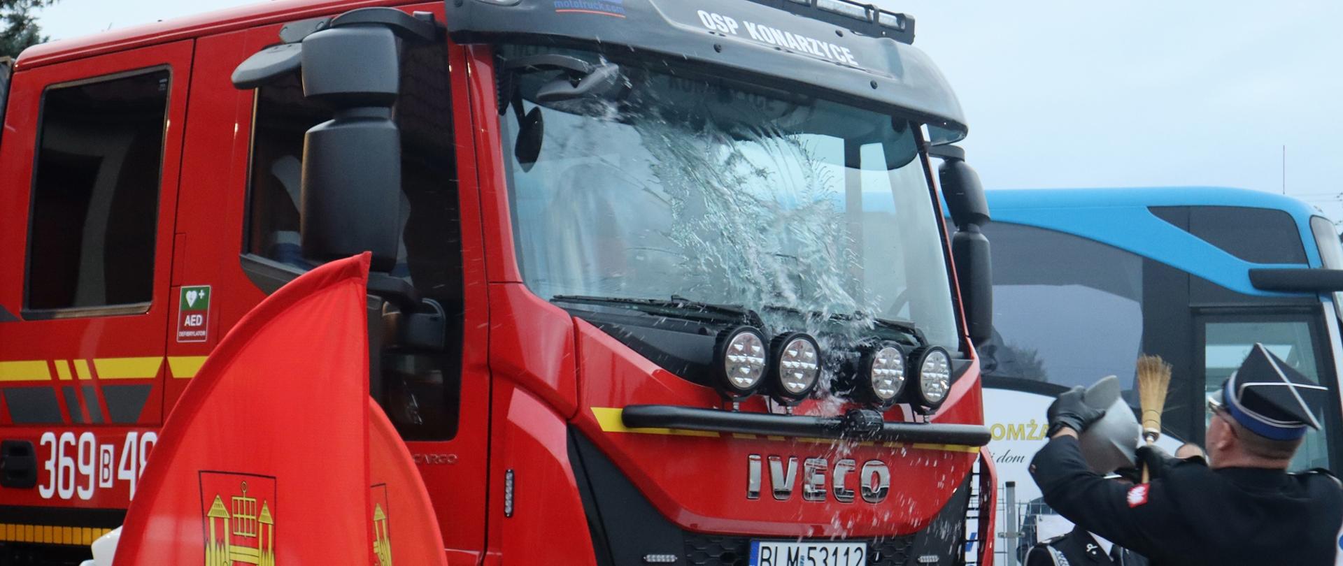 Przekazany pojazd w trackie święcenia