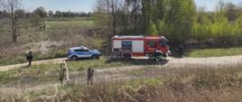 Działania Policji i Państwowej Straży Pożarnej w Łączanach - walka z wypalaniem traw