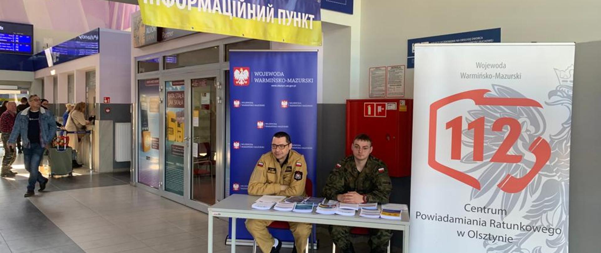 Otwarcie punktu informacyjnego dla uchodźców wojennych z Ukrainy na dworcu PKP w Elblągu. Urząd Wojewódzki wspólnie z PSP i WOT.