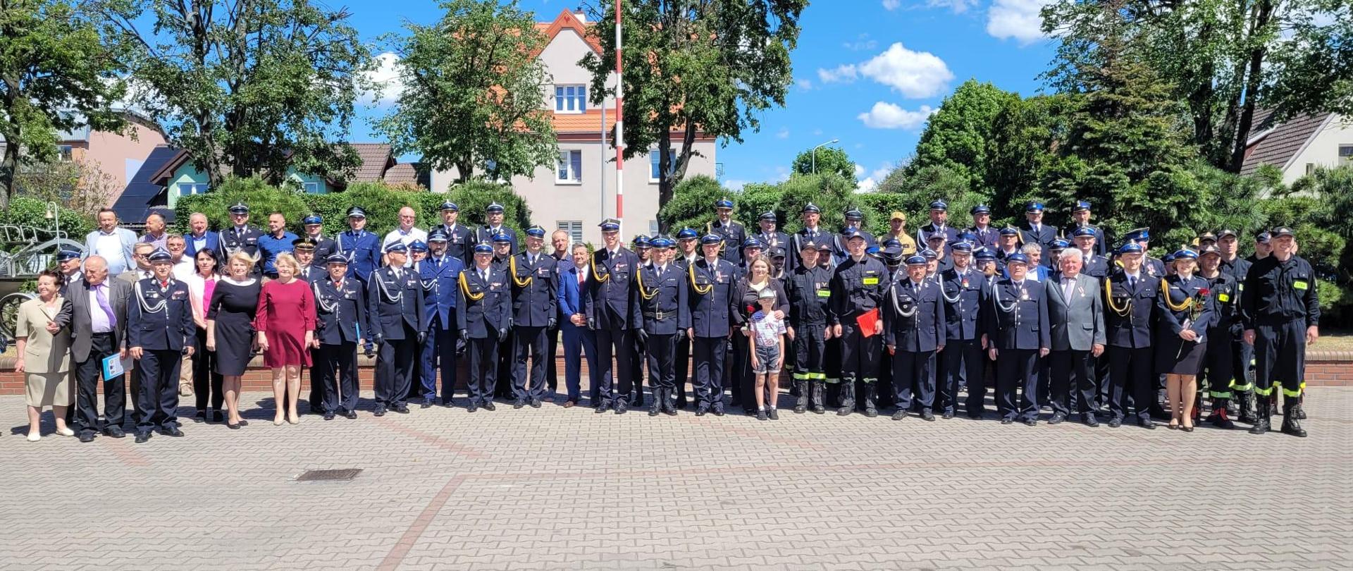 Pamiątkowa zdjęcie wszystkich uczestników uroczystego apelu